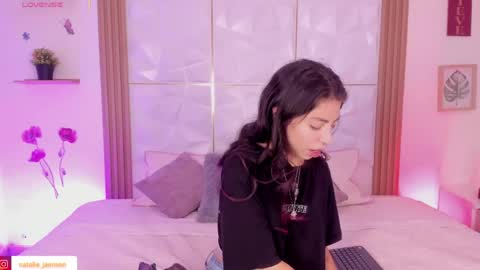 Snapshot of natalie_jaensen chatting on May 23, 3:12 am online show from May 23, 3:12 am