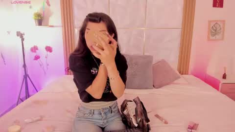 Snapshot of natalie_jaensen chatting on May 28, 9:45 pm online show from May 28, 9:45 pm