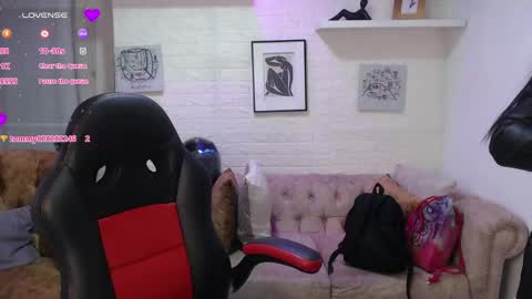 Snapshot of natalie_loffreda chatting on May 1, 12:21 pm natalie online show from May 1, 12:21 pm