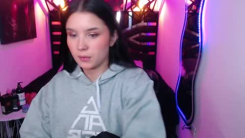 Snapshot of natalie_loffreda chatting on May 2, 8:03 pm natalie online show from May 2, 8:03 pm