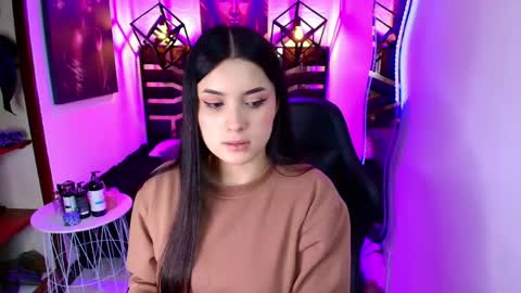 Snapshot of natalie_loffreda chatting on June 6, 8:13 pm natalie online show from June 6, 8:13 pm