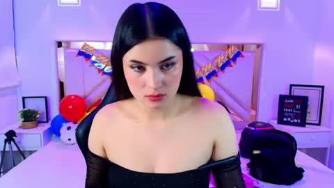 Snapshot of natalie_loffreda chatting on June 24, 8:19 pm natalie online show from June 24, 8:19 pm