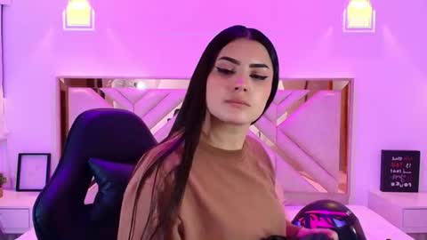 Snapshot of natalie_loffreda chatting on July 11, 7:38 pm natalie online show from July 11, 7:38 pm