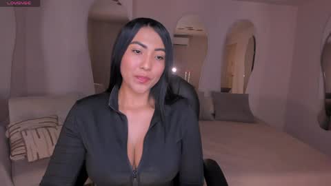 Snapshot of natalielewis_ chatting on June 5, 12:11 pm Natalie Lewis online show from June 5, 12:11 pm