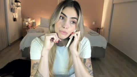 Snapshot of nataly_05 chatting on April 30, 12:28 am anatalybee online show from April 30, 12:28 am