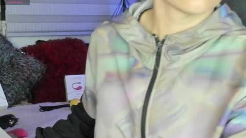 Snapshot of natasha__logan chatting on May 10, 4:06 am Natasha online show from May 10, 4:06 am