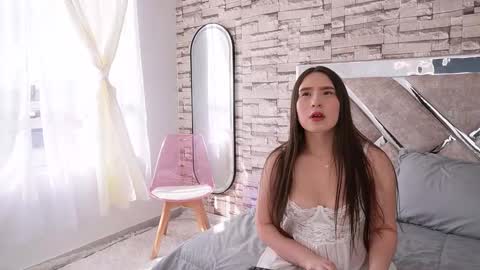 Natasha Vesper  online show from December 3, 7:45 pm