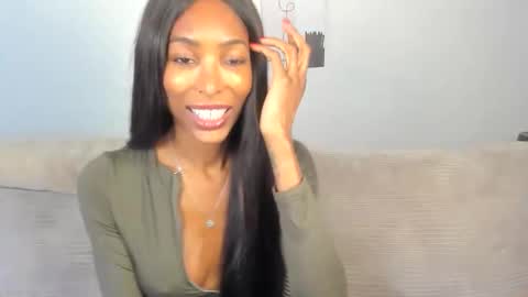 Snapshot of natassiadreamsxxx chatting on May 4, 12:50 am Natassia Dreams online show from May 4, 12:50 am