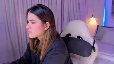 Snapshot of nathalie_rivers chatting on June 22, 11:18 am NATHALIE online show from June 22, 11:18 am