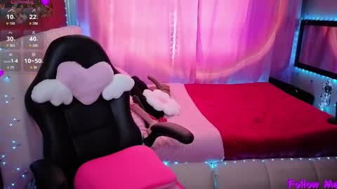 Nathalie online show from April 6, 7:04 pm