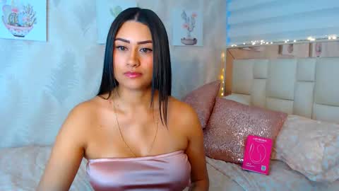 Snapshot of nathalierose_1 chatting on June 7, 10:52 am Nathalie Rose online show from June 7, 10:52 am