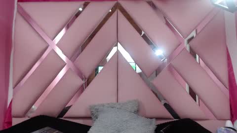 nathaly low online show from December 4, 3:04 am