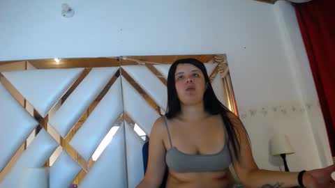 Snapshot of nathaly_sweet23 chatting on April 25, 1:25 pm Nathaly sweet online show from April 25, 1:25 pm