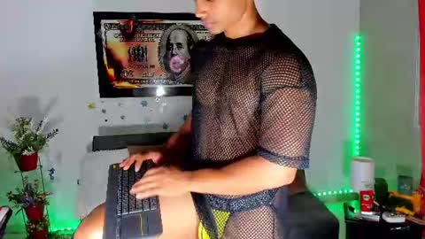 Snapshot of nathan_sexy247 chatting on July 3, 12:28 am Nathan online show from July 3, 12:28 am