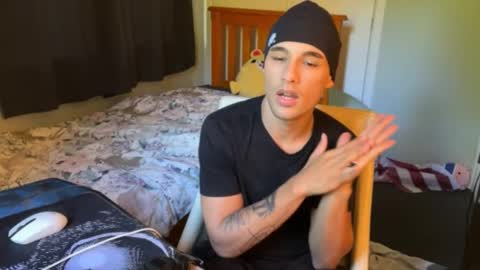 Snapshot of native_boy2 chatting on February 3, 7:52 pm native_boy2 online show from February 3, 7:52 pm