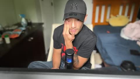 Snapshot of native_boy2 chatting on February 28, 1:28 am native_boy2 online show from February 28, 1:28 am