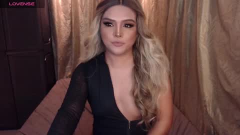 Snapshot of nativedoll chatting on December 8, 5:50 am Athena online show from December 8, 5:50 am