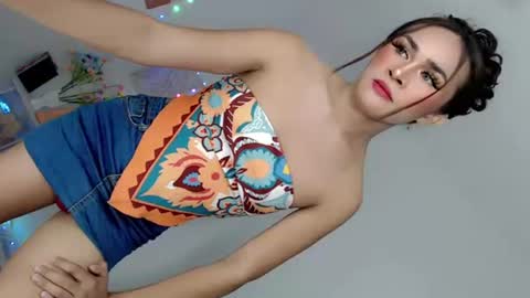Snapshot of nattayah chatting on July 8, 6:07 am Nathalie smith online show from July 8, 6:07 am