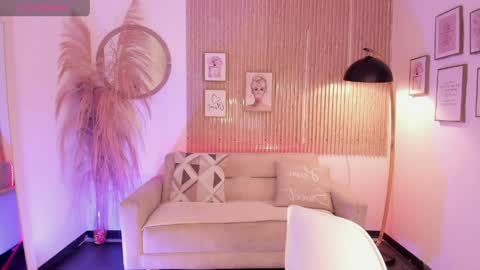 natti_london online show from March 11, 7:03 am