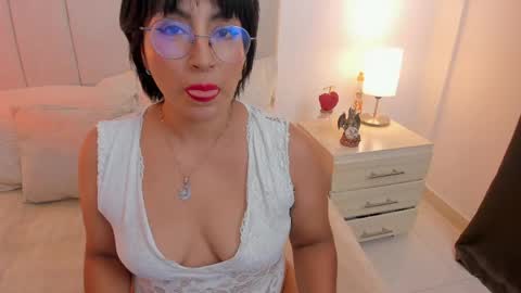 Snapshot of natty_bush chatting on May 8, 9:42 pm Nathalie online show from May 8, 9:42 pm