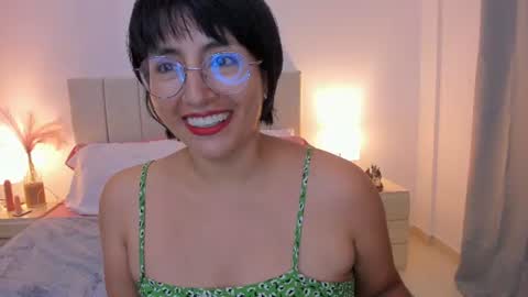 Snapshot of natty_bush chatting on June 17, 10:00 pm Nathalie online show from June 17, 10:00 pm