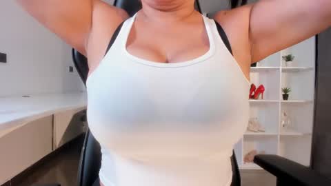 Snapshot of natural_bigboobs chatting on July 18, 11:41 pm Jazmin Bigboobs online show from July 18, 11:41 pm