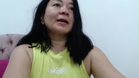 Snapshot of naturally_mature chatting on December 16, 5:54 pm Sammy online show from December 16, 5:54 pm