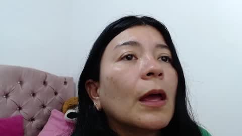 Snapshot of naturally_mature chatting on December 23, 5:28 am Sammy online show from December 23, 5:28 am