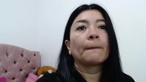 Snapshot of naturally_mature chatting on December 25, 5:15 pm Sammy online show from December 25, 5:15 pm