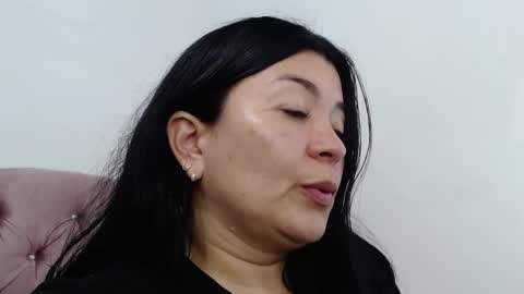 Snapshot of naturally_mature chatting on January 4, 3:29 am Sammy online show from January 4, 3:29 am