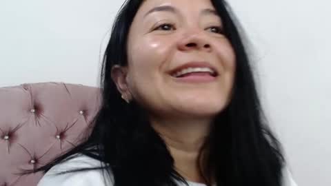 Snapshot of naturally_mature chatting on January 26, 5:23 am Sammy online show from January 26, 5:23 am