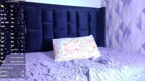 Gwen  online show from October 11, 7:56 pm