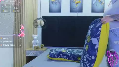 Snapshot of naturaltitss_ chatting on July 13, 7:16 pm Gwen online show from July 13, 7:16 pm
