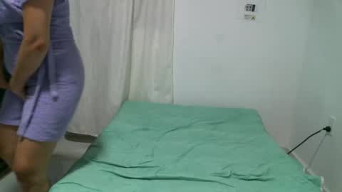 Snapshot of natyscoth chatting on February 1, 5:49 am      online show from February 1, 5:49 am