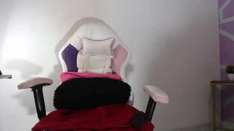 Snapshot of naughty69hottie chatting on July 2, 7:53 pm Leina modelo independiente online show from July 2, 7:53 pm