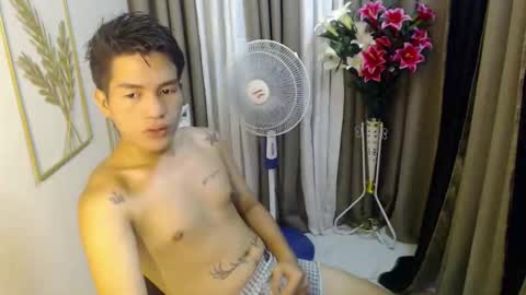Snapshot of naughty_angelo chatting on April 18, 5:39 pm naughty_angelo online show from April 18, 5:39 pm