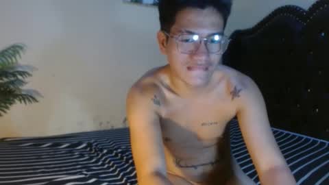 Snapshot of naughty_angelo chatting on May 6, 6:19 am naughty_angelo online show from May 6, 6:19 am