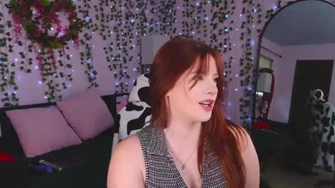 Snapshot of naughty_bella99 chatting on March 9, 4:33 pm bella online show from March 9, 4:33 pm