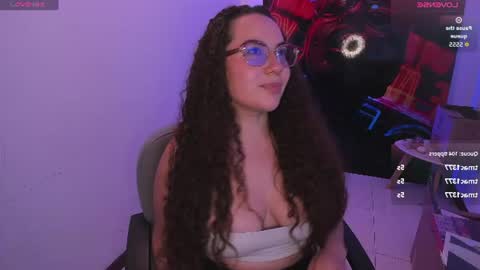 Snapshot of naughty_butt chatting on June 15, 3:53 am Megan online show from June 15, 3:53 am