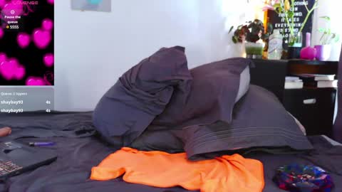 Snapshot of naughty_em_17 chatting on January 4, 5:47 pm Em please help me reach 100 thumbs up 3 online show from January 4, 5:47 pm