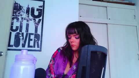 Snapshot of naughty_em_17 chatting on September 16, 6:09 pm Em please help me reach 100 thumbs up 3 online show from September 16, 6:09 pm