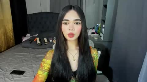 emma online show from April 25, 10:29 am