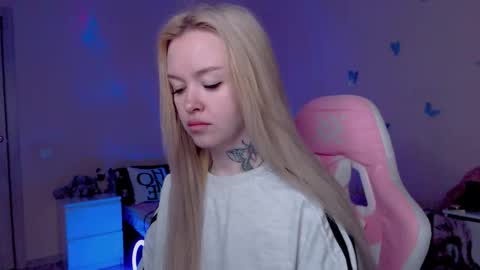 Snapshot of naughty_mablee chatting on April 27, 1:03 am Mable online show from April 27, 1:03 am