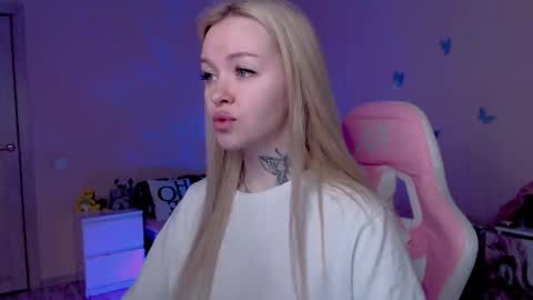 Snapshot of naughty_mablee chatting on April 28, 12:42 am Mable online show from April 28, 12:42 am