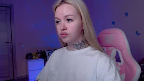 Snapshot of naughty_mablee chatting on April 28, 2:27 am Mable online show from April 28, 2:27 am