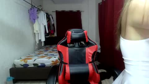 Snapshot of naughty_mariaxx chatting on December 19, 2:24 pm Maria online show from December 19, 2:24 pm