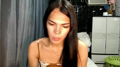 Snapshot of naughty_princess24 chatting on November 9, 9:18 am Ariela online show from November 9, 9:18 am