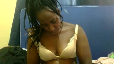 Snapshot of naughty_slender2 chatting on June 7, 12:42 pm jn online show from June 7, 12:42 pm