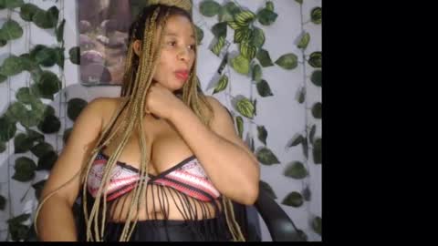 Snapshot of naughty_xxbunny chatting on January 29, 7:00 pm beauty online show from January 29, 7:00 pm