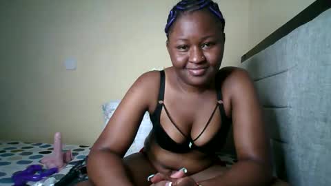 Snapshot of naughtybrownny chatting on June 10, 9:46 pm MUMU online show from June 10, 9:46 pm